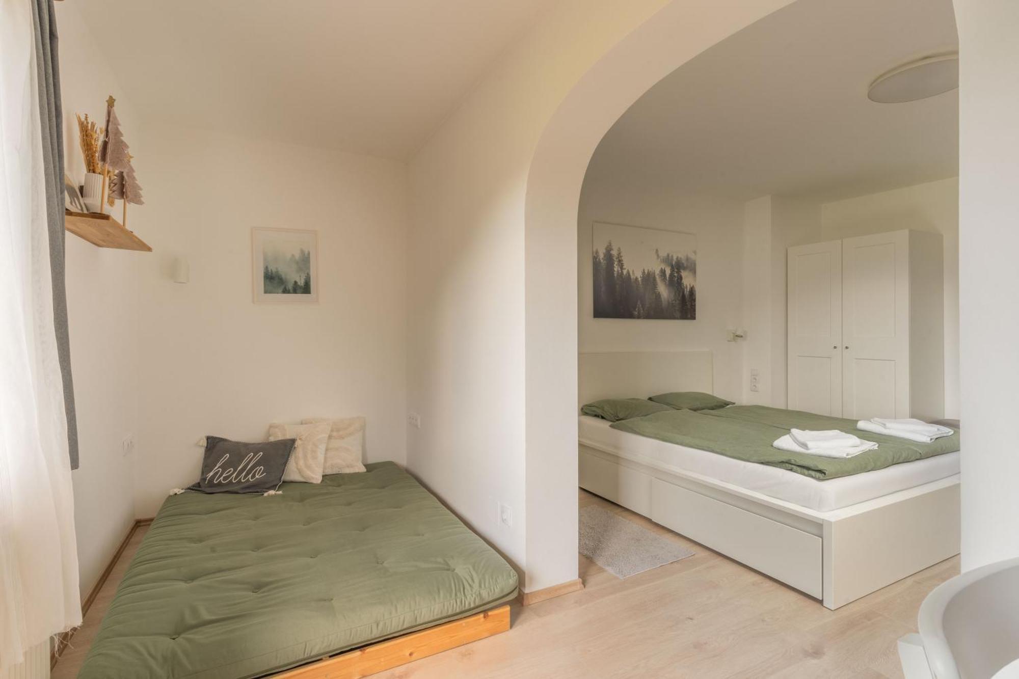 Apartment Lobe *